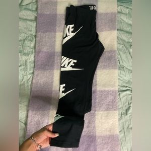 Nike Bottom leggings With white outline Nike logo